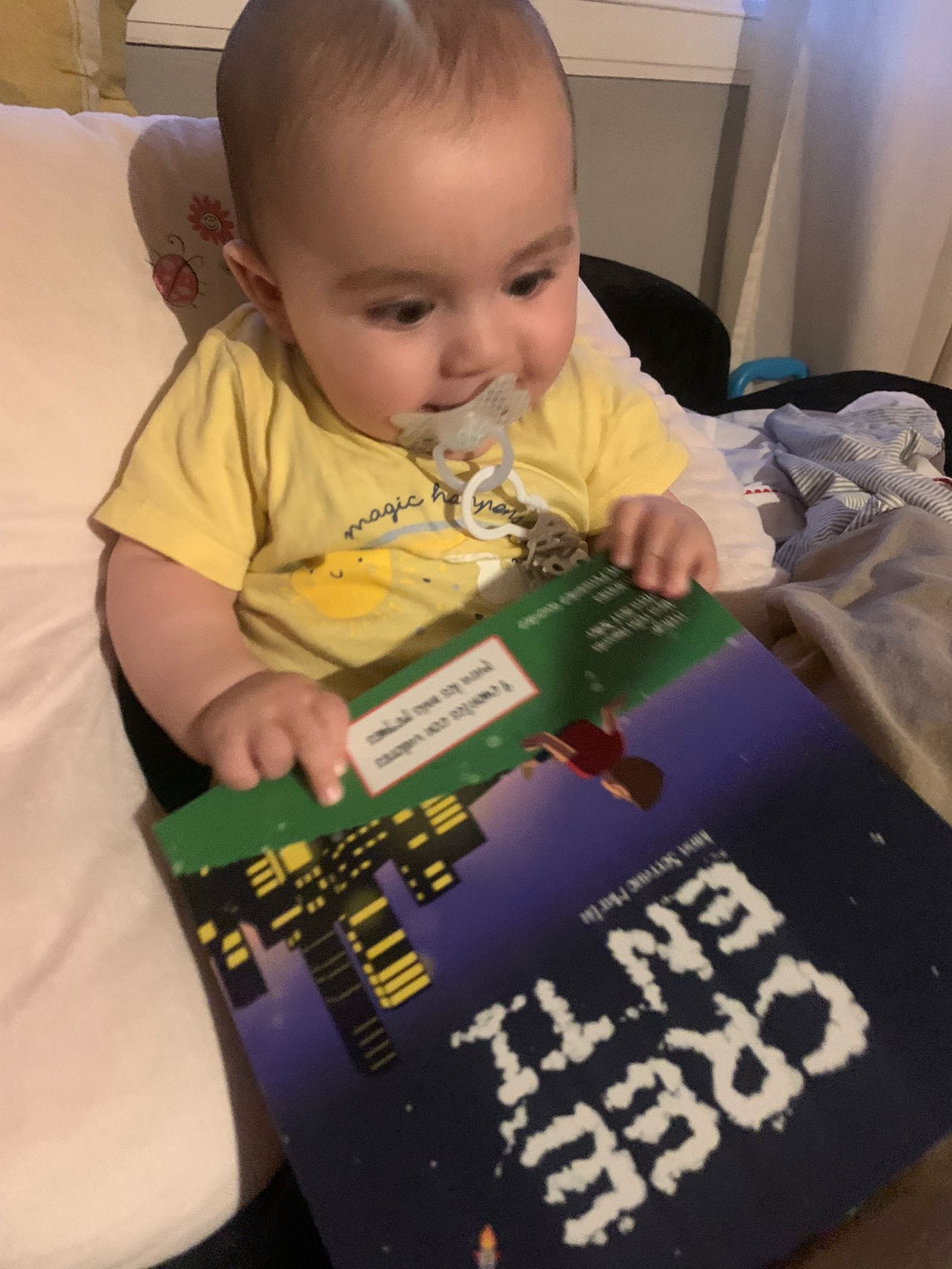 Alejandro desde Palencia nos demuestra que nunca es pronto para empezar a inculcar a nuestros niños el gusto por la lectura.