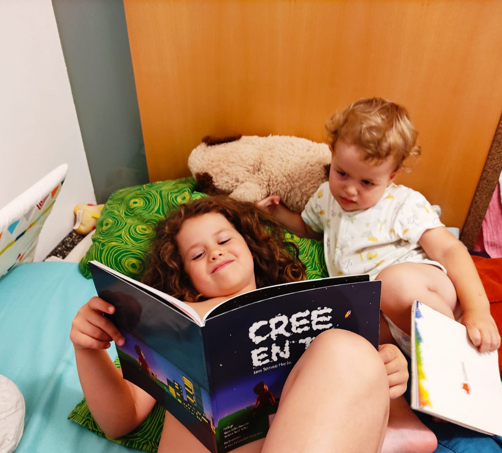 Desde Getafe, Alma y Fran leyendo el cuento 